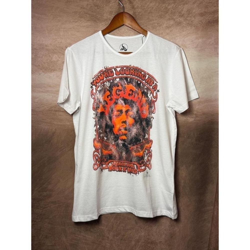 Jimi Hendrix Tee Desire44 Size M Distressed Graphic Rock Shirt‎ NWT